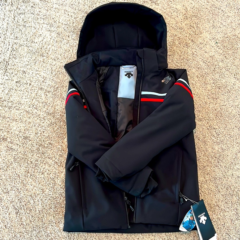 Descente ski jacket junior brand new with tags too small for my son